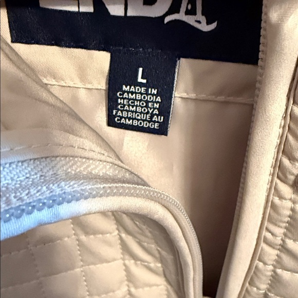 Large Woman’s Quilted style jacket with hood​ - Picture 8 of 12